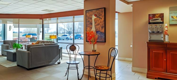 I-80 格兰德艾兰郊区开放式客房(Suburban Studios I-80 Grand Island)图片