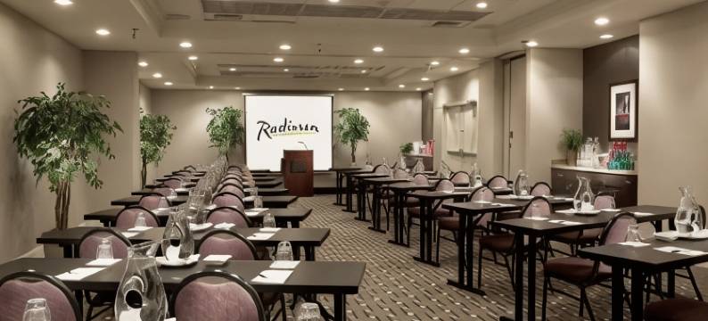 凤凰城机场雷迪森酒店(Radisson Hotel Phoenix Airport)图片