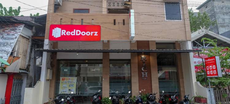 红多兹酒店里奇酒店-巴里巴里马蒂罗塔西海滩(RedDoorz @ Hotel Rich Parepare near Pantai Mattirotasi)图片