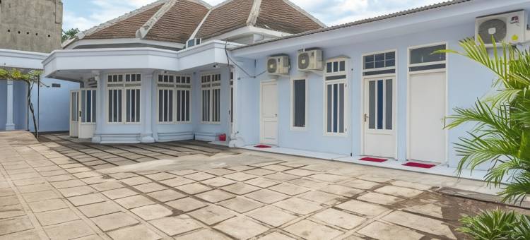 红门修拉伊亚酒店@ 朋多窝索市中心(RedDoorz Syariah @ Bondowoso City Center)图片