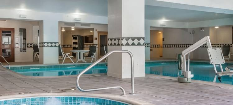 舒适套房酒店-近伯克山(Comfort Inn & Suites Near Burke Mountain)图片