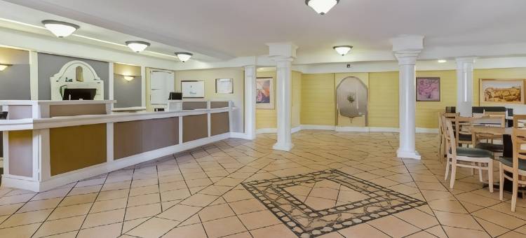 拉昆塔温德姆酒店皮内拉斯公园圣彼得堡克利尔沃特(La Quinta by Wyndham Pinellas Park St Peterburg Clearwater)图片