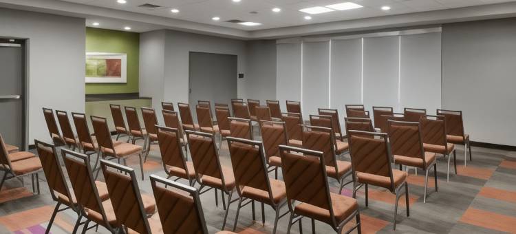 夏洛特大学研究园希尔顿惠庭酒店(Home2 Suites by Hilton Charlotte University Research Park)图片