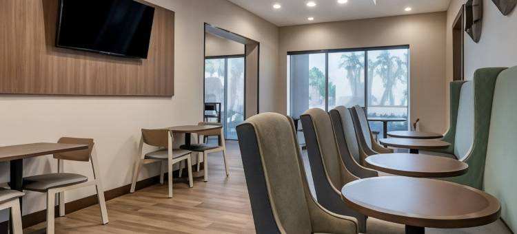 罗德岱尔堡机场-邮轮码头舒适套房酒店(Comfort Suites Fort Lauderdale Airport & Cruise Port)图片