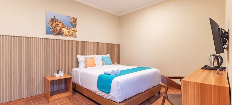 桑斯维布斯苏拉帕西孔福塔酒店(Sans Vibes Surapati Konforta Hotel)图片