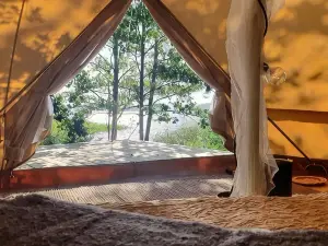 Surfviken（音译）(Surfviken Glamping and B&B)