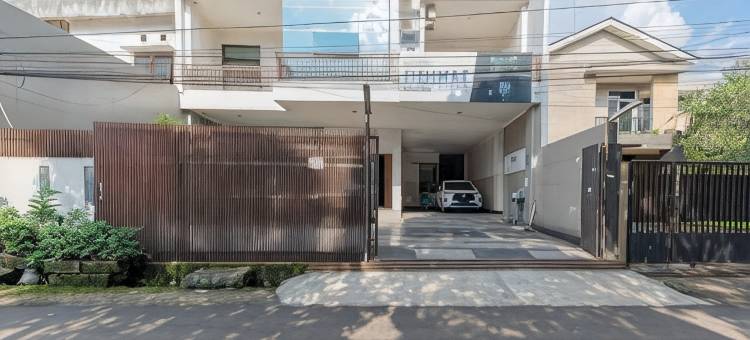 红门酒店-近基亚拉阿尔塔公园(Reddoorz Near Kiara Artha Park)图片