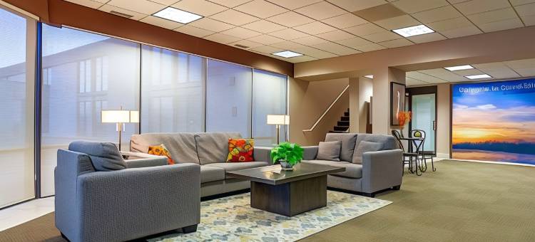 I-80 格兰德艾兰郊区开放式客房(Suburban Studios I-80 Grand Island)图片