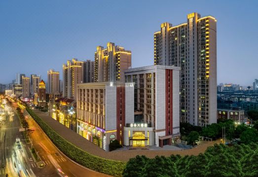 无锡滨湖区体育中心亚朵X酒店外景图