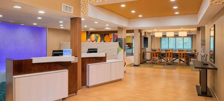 布里奇沃特布兰奇堡/萨默维尔万枫套房酒店(Fairfield Inn & Suites Bridgewater Branchburg/Somerville)图片