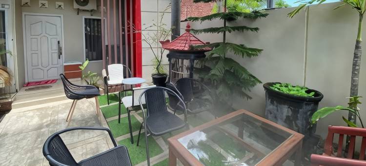 Capital O 93450 D'lala旅店(RedDoorz Near Pantai Idola Banyutowo Hotel d'Llala)图片