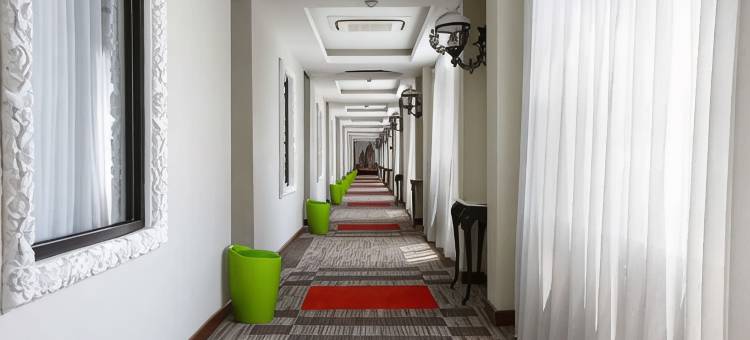 梭罗华美达套房酒店(Ramada Suites by Wyndham Solo)图片