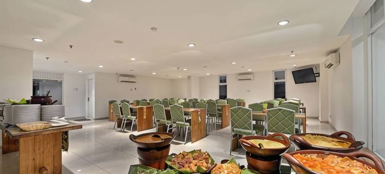 威兹佩姆达三宝拢酒店(Whiz Hotel Pemuda Semarang)图片