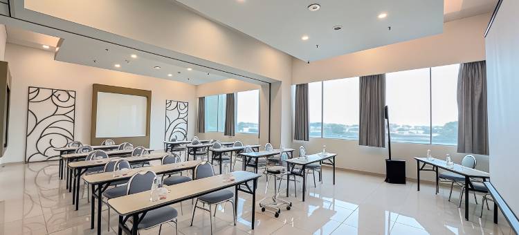 雅加达科拉帕加丁POP酒店(Pop! Hotel Kelapa Gading)图片