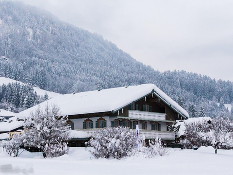 米特迈尔德瓦别墅酒店