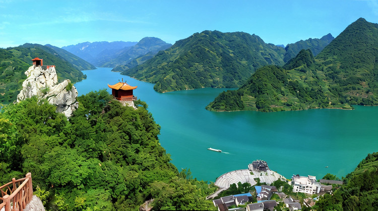 宜昌清江画廊+两坝一峡+三峡大坝+葛洲坝船闸2日1晚跟团游·宜昌游推荐~【魅力三峡·山一程水一程】船游百里画廊，登大坝看世纪工程，乘中餐厅同款游船，过船闸体验水涨船高，全程0购物0自费0套路，无忧出行~