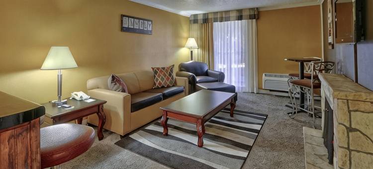 阿尔伯克基市中心温德姆华美达酒店(Ramada Plaza by Wyndham Albuquerque Midtown)图片