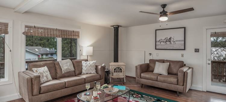 塞拉布兰卡2400平方英尺四卧室柔美山景民宿中央空调(2400 Square Ft. 4 Bedroom Sierra Blanca Soft Mountain Views Home Central Cooling)图片