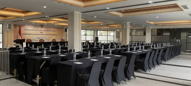 宇斯洛酒店餐厅及会议(Yusro Hotel Restaurant & Convention)图片