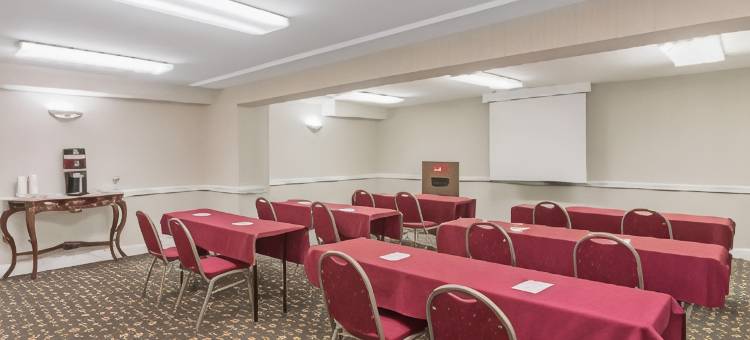 阿尔塔蒙特斯普林斯近 I-4 温德姆华美达酒店(Ramada by Wyndham Altamonte Springs Near I-4)图片