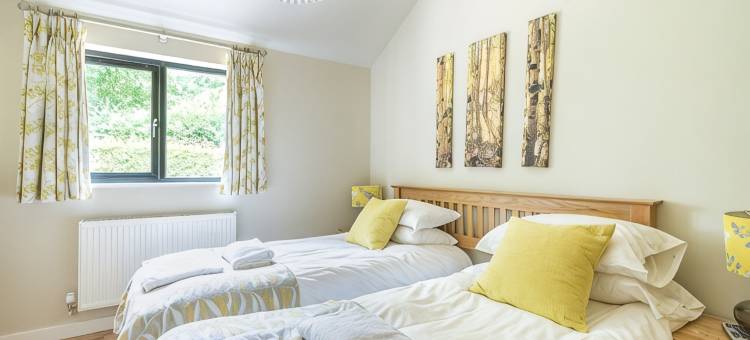 山坡木屋 - 可住4/10人，配备木柴炉和私人热水浴缸(Hillside Lodge - sleeps 4/10  with wood burner and private hot tub)图片