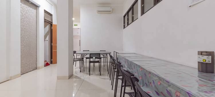 红门酒店-近基亚拉阿尔塔公园(Reddoorz Near Kiara Artha Park)图片