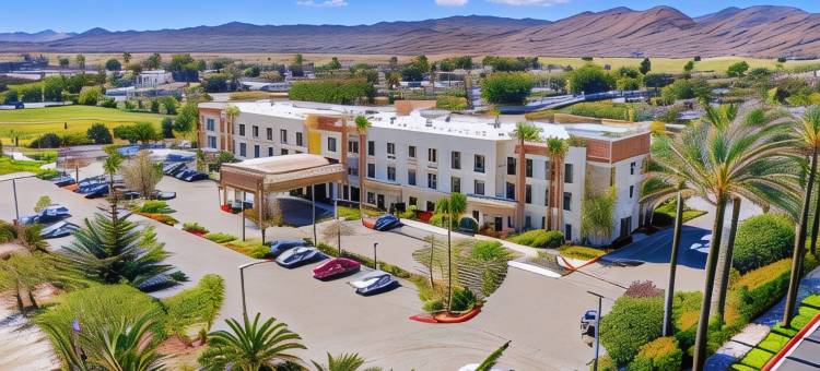 希尔顿欢朋套房酒店-赫米特(Hampton Inn & Suites Hemet)图片