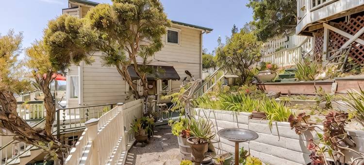 Cambria Victorian Castle: Walk to Beach, Village Shops, Wineries and Galleries!图片