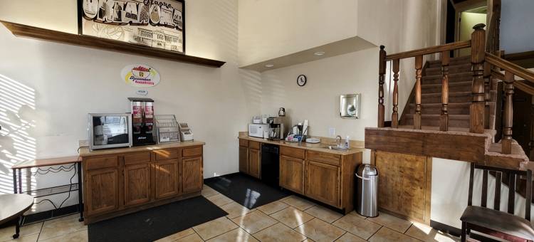 穆尔城温德姆速8酒店(Super 8 by Wyndham City of Moore)图片