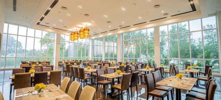 安默拉尔德度假村酒店(Amerald Resort Hotel Desaru)图片