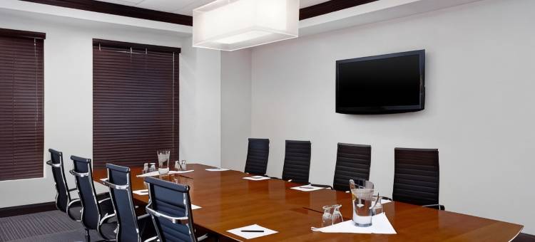 卡尔加里西福朋喜来登套房酒店(Four Points by Sheraton Hotel & Suites Calgary West)图片