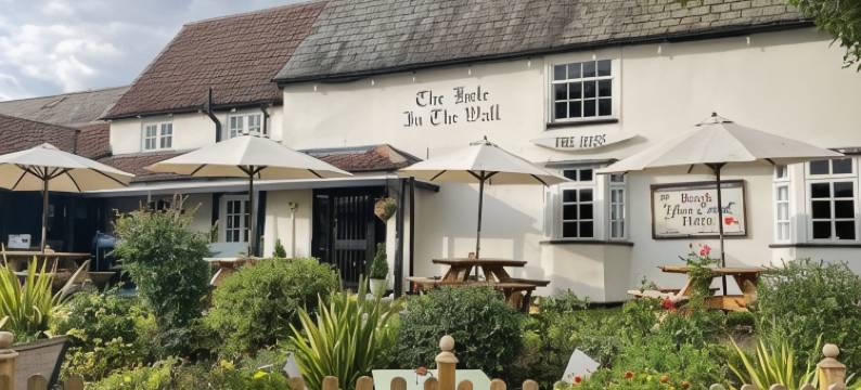 墙洞(The Hole in the Wall)图片