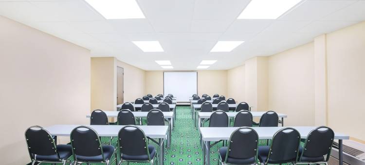 安哥拉-弗里蒙特地区华美达酒店(Ramada by Wyndham Angola/Fremont Area)图片