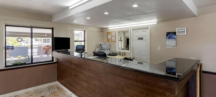 克里尔沃特-但尼丁罗德威酒店(Rodeway Inn Clearwater-Dunedin)图片