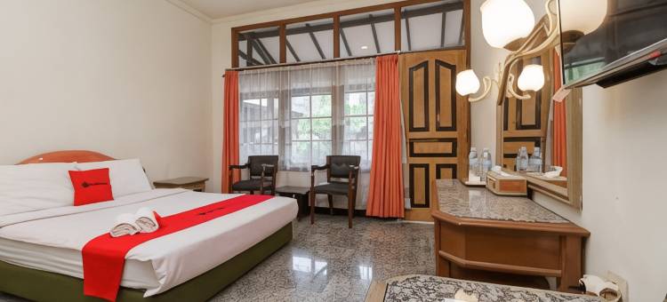 红多兹酒店-近邦加槟城特朗斯玛特(RedDoorz Near Transmart Pangkal Pinang)图片