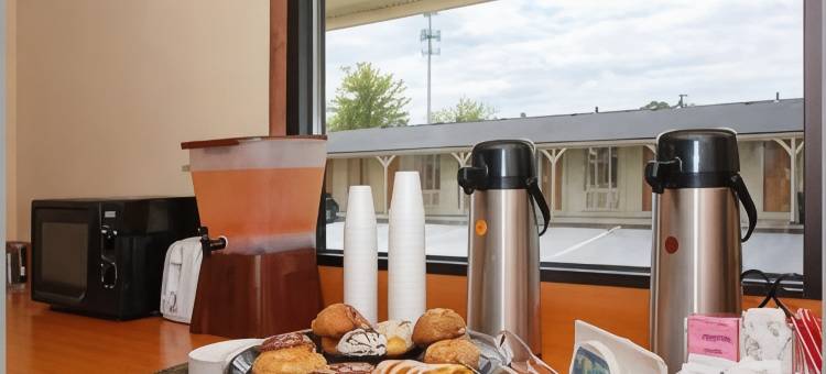 底特律沃伦美洲最佳价值套房酒店(Americas Best Value Inn and Suites Warren/Detroit)图片
