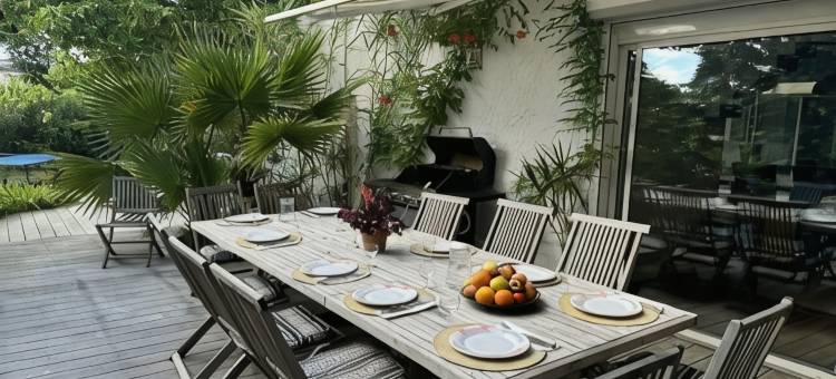 holiday home with indoor pool, Le Porge图片