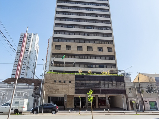 由纳赛母公司经营的维多利亚别墅库里提巴酒店