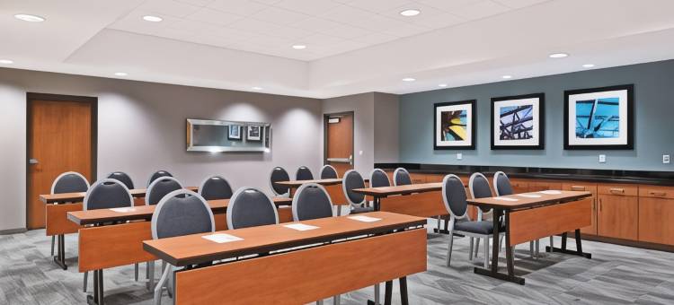 北亨丁顿-欧文希尔顿欢朋套房酒店(Hampton Inn & Suites North Huntingdon-Irwin)图片