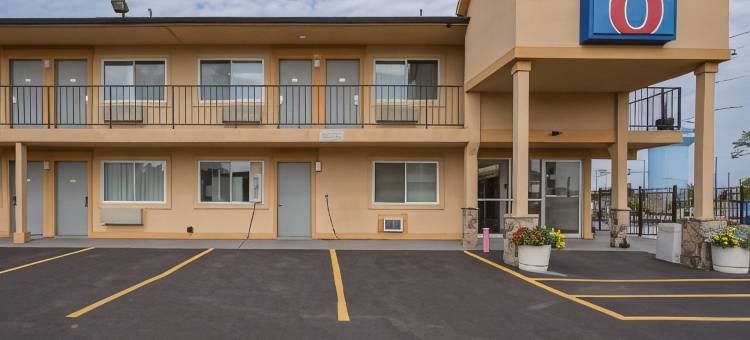 奥什科什6号汽车旅馆(Motel 6 Oshkosh, WI)图片