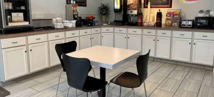 温德姆速8酒店-布卢明顿大学区(Super 8 by Wyndham Bloomington University Area)图片