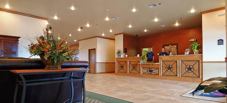 布里奇波特伊克诺旅馆套房酒店(Econo Lodge Inn & Suites Bridgeport)图片