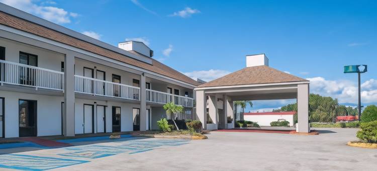 郊区开放式客房公寓酒店金斯兰和I-95(Suburban Studios Hotel Kingsland Near I-95)图片