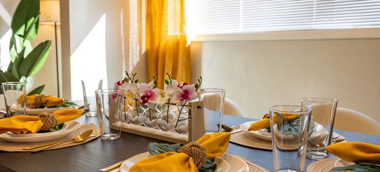 佛罗里达大学度假屋，距校园和体育场一街区，四卧静居(Your UF Getaway: 1 Block from Campus & Stadium - 4 BD Haven)图片