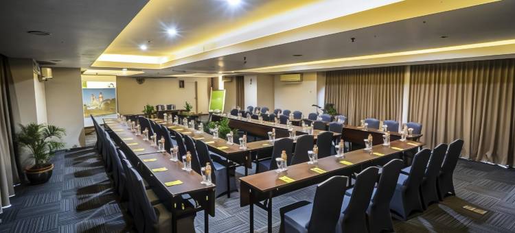 威兹佩姆达三宝拢酒店(Whiz Hotel Pemuda Semarang)图片