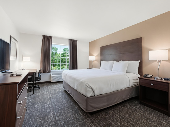 鹅卵石套房酒店-厄巴纳