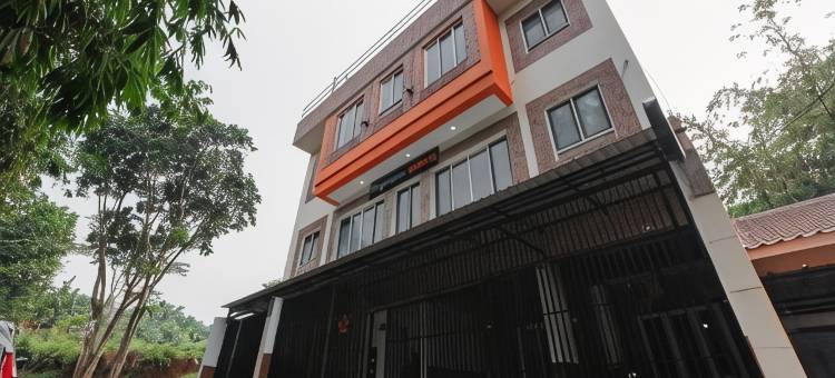 红门酒店尼尔丛林水上乐园茂物(RedDoorz Near the Jungle Waterpark Bogor)图片