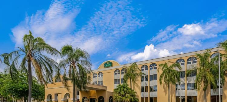 迈阿密湖拉昆塔温德姆套房酒店(La Quinta Inn & Suites by Wyndham Miami Lakes)图片