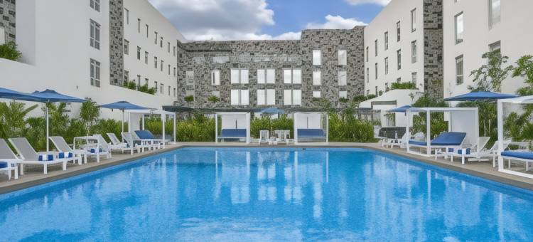 坎昆机场里维埃万豪城市快捷普拉斯酒店(City Express Plus by Marriott Cancún Aeropuerto Riviera)图片