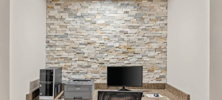 德梅因机场戴斯套房酒店(Days Inn & Suites by Wyndham des Moines Airport)图片